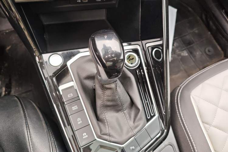Used Volkswagen Tayron 2023 330TSI Two-Wheel-Drive Luxury Plus Advanced Version Gear Lever