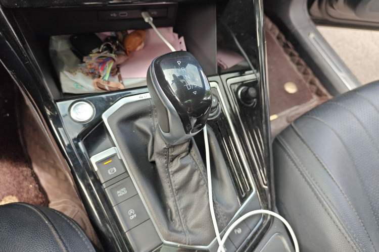 Used Volkswagen Tayron 2023 380TSI Four-Wheel Drive R-Line Pro Smart Edition Gear Lever
