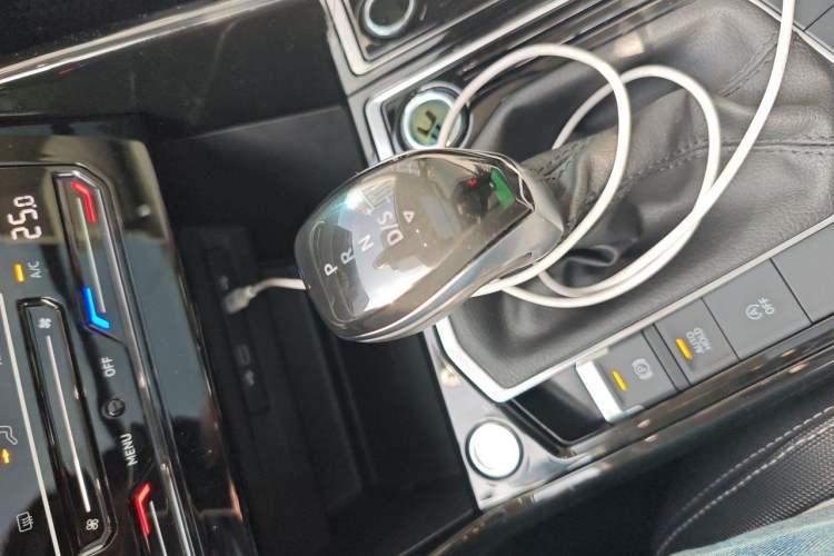 Used Volkswagen Tayron 2023 Revised Version 380TSI All-Wheel Drive R-Line High-Energy Edition Gear Lever