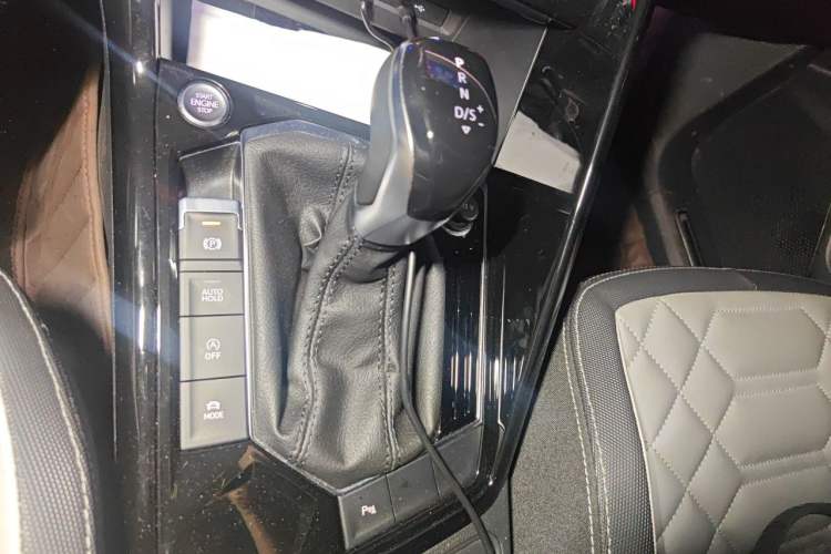 Used Volkswagen Tayron 2023 330TSI Two-Wheel-Drive Luxury Plus Advanced Version Gear Lever