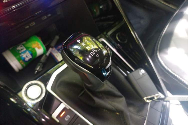 Used Volkswagen Tayron 2023 330TSI Two-Wheel-Drive R-Line High-Energy Version Gear Lever