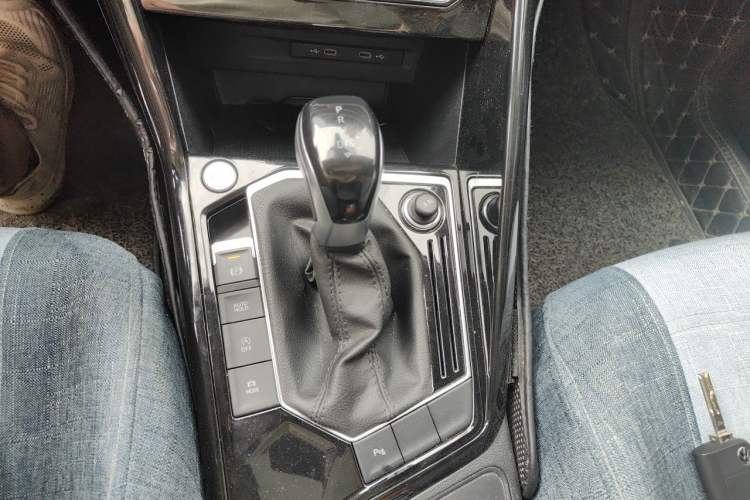 Used Volkswagen Tayron 2023 330TSI Two-Wheel-Drive Luxury Plus Advanced Version Gear Lever