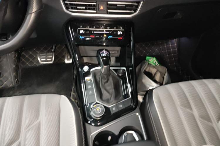 Used Volkswagen Tayron 2023 380TSI Four-Wheel Drive R-Line Pro Smart Edition Gear Lever