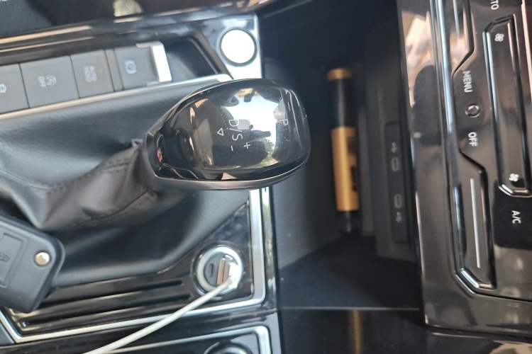 Used Volkswagen Tayron 2023 330TSI Two-Wheel-Drive Luxury Plus Advanced Version Gear Lever