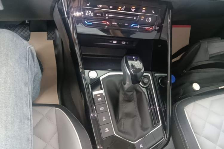 Used Volkswagen Tayron 2023 330TSI Two-Wheel-Drive R-Line High-Energy Version Gear Lever
