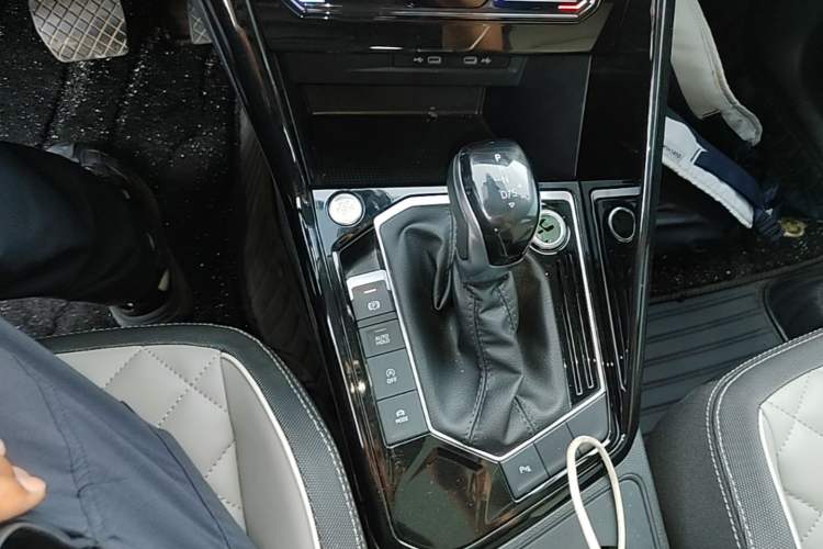 Used Volkswagen Tayron 2023 330TSI Two-Wheel-Drive Luxury Plus Advanced Version Gear Lever