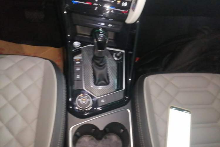 Used Volkswagen Tayron 2023 Revised Version 380TSI All-Wheel Drive R-Line High-Energy Edition Gear Lever