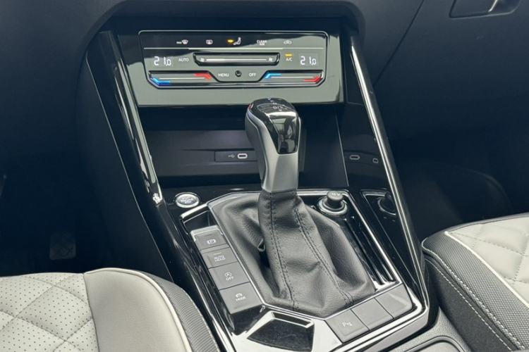 Used Volkswagen Tayron 2023 330TSI Two-Wheel-Drive Luxury Plus Advanced Version Gear Lever