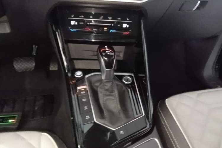 Used Volkswagen Tayron 2023 330TSI Two-Wheel-Drive R-Line High-Energy Version Gear Lever