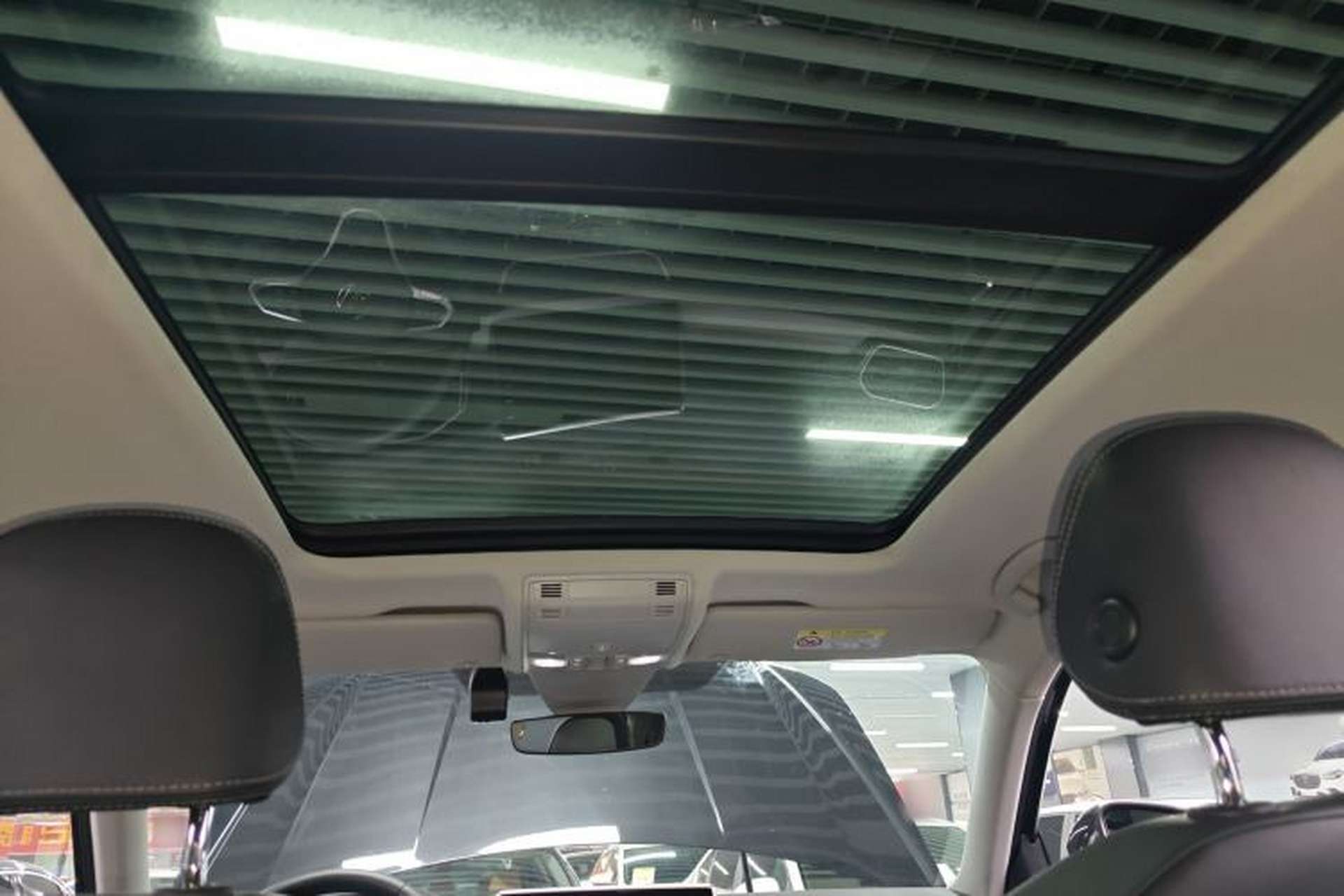 Used Volkswagen Tayron 2023 330TSI Two-Wheel-Drive Luxury Plus Advanced Version Headliner