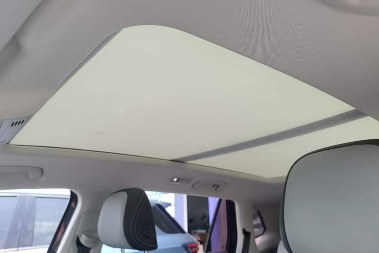Used Volkswagen Tayron 2023 330TSI Two-Wheel-Drive Luxury Plus Advanced Version Headliner