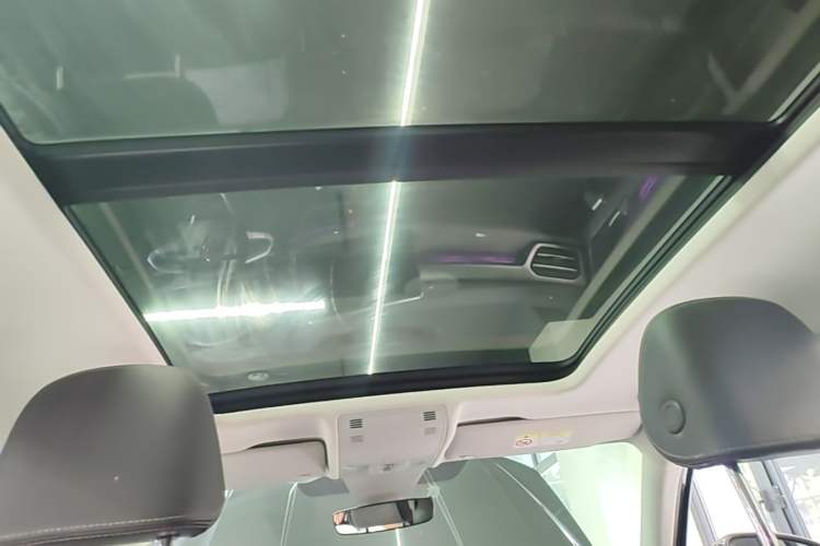 Used Volkswagen Tayron 2023 330TSI Two-Wheel-Drive R-Line High-Energy Version Headliner