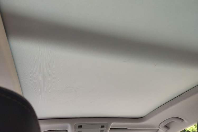 Used Volkswagen Tayron 2023 330TSI Two-Wheel-Drive Luxury Plus Advanced Version Headliner