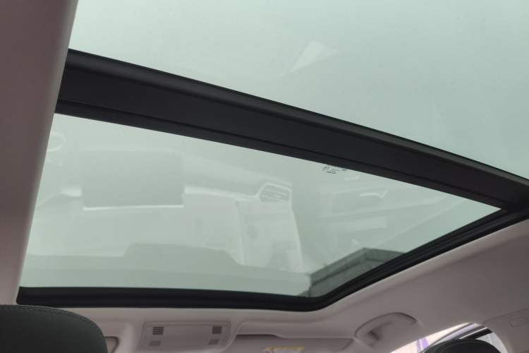 Used Volkswagen Tayron 2023 330TSI Two-Wheel-Drive R-Line High-Energy Version Headliner