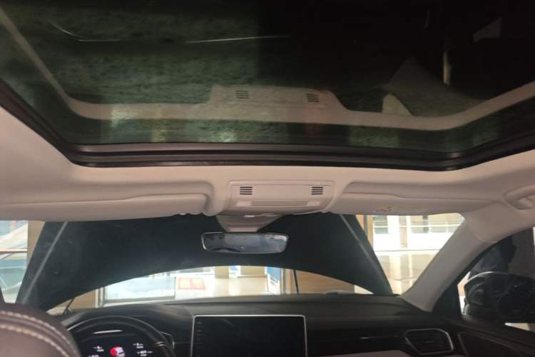 Used Volkswagen Tayron 2023 330TSI Two-Wheel-Drive Luxury Plus Advanced Version Headliner