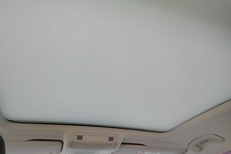 Used Volkswagen Tayron 2023 330TSI Two-Wheel-Drive Luxury Plus Advanced Version Headliner