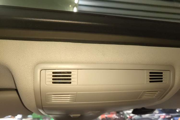 Used Volkswagen Tayron 2023 330TSI Two-Wheel-Drive Luxury Plus Advanced Version Headliner