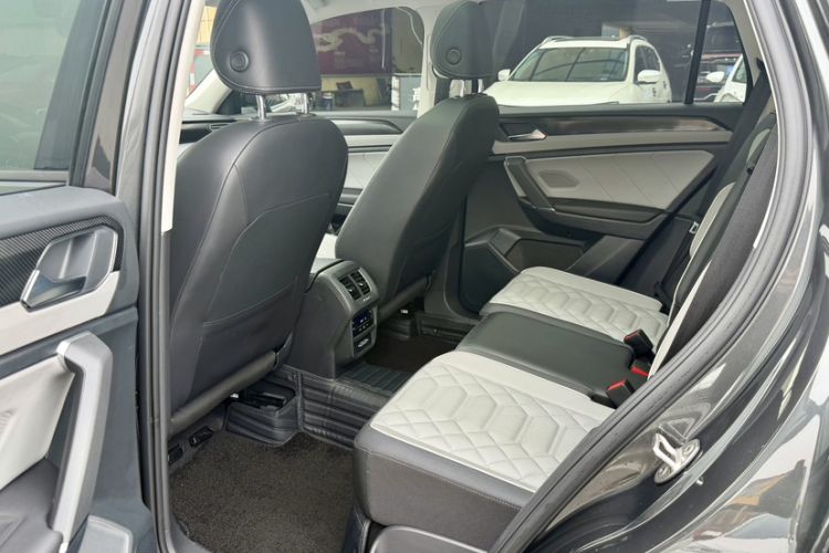 Used Volkswagen Tayron 2023 330TSI Two-Wheel-Drive Luxury Plus Advanced Version Interior 1