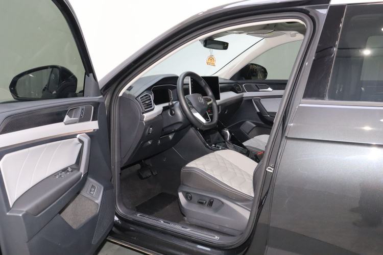 Used Volkswagen Tayron 2023 330TSI Two-Wheel-Drive Luxury Plus Advanced Version Interior 1