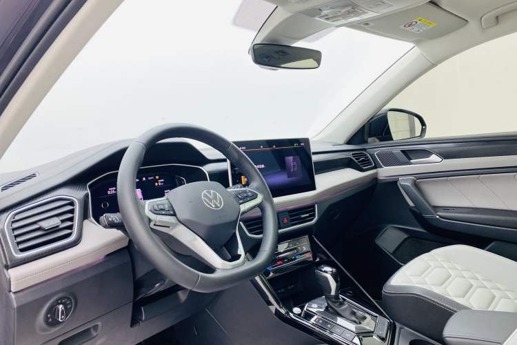 Used Volkswagen Tayron 2023 330TSI Two-Wheel-Drive Luxury Plus Advanced Version Interior 1