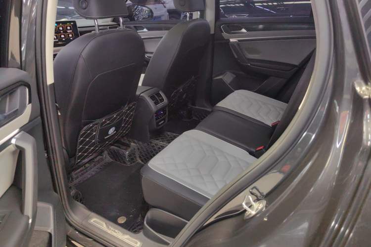 Used Volkswagen Tayron 2023 330TSI Two-Wheel-Drive Luxury Plus Advanced Version Interior 2