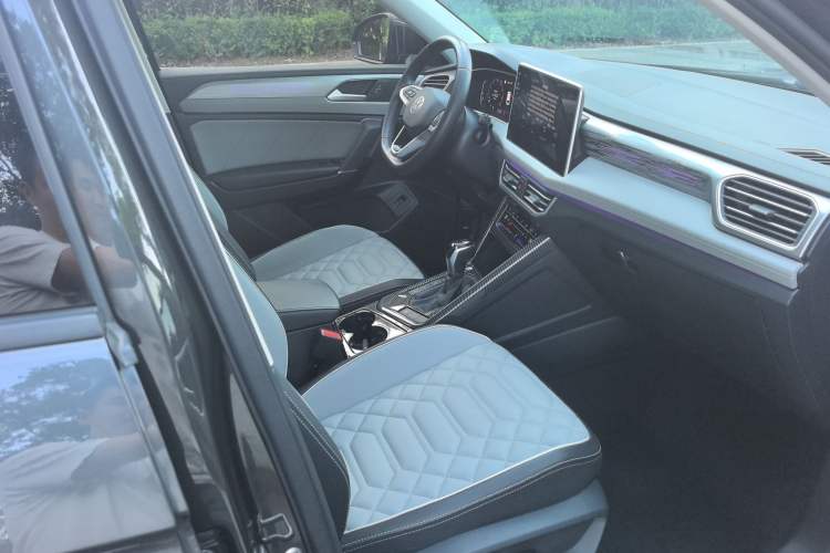 Used Volkswagen Tayron 2023 330TSI Two-Wheel-Drive R-Line High-Energy Version Interior 2