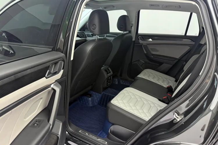 Used Volkswagen Tayron 2023 280TSI Two-Wheel-Drive Luxury Plus Advanced Version Interior 3