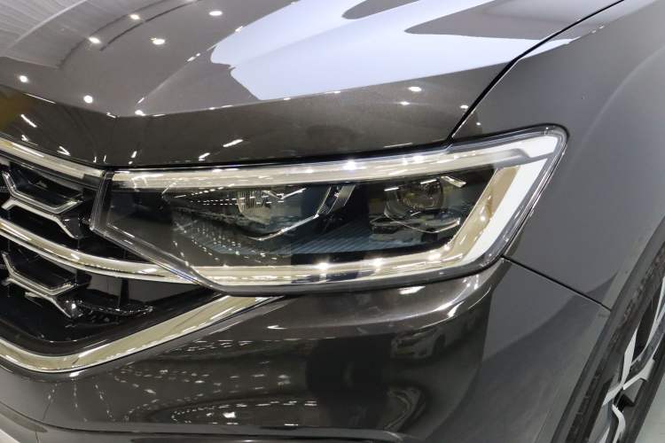 Used Volkswagen Tayron 2023 330TSI Two-Wheel-Drive Luxury Plus Advanced Version Left Front Headlight