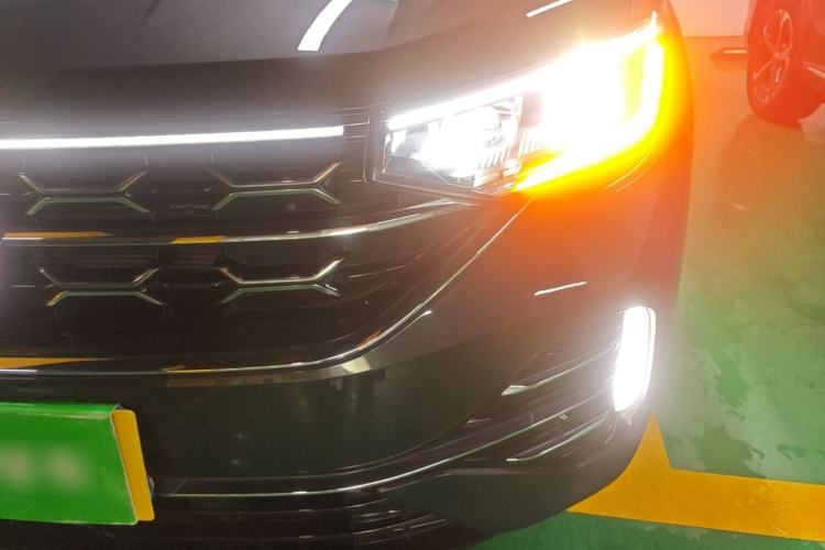 Used Volkswagen Tayron 2023 330TSI Two-Wheel-Drive R-Line High-Energy Version Left Front Headlight
