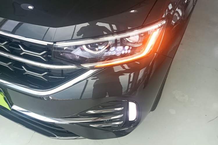 Used Volkswagen Tayron 2023 330TSI Two-Wheel-Drive R-Line High-Energy Version Left Front Headlight