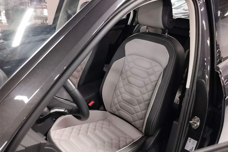 Used Volkswagen Tayron 2023 330TSI Two-Wheel-Drive Luxury Plus Advanced Version Left Front Seat