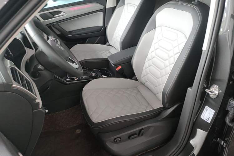 Used Volkswagen Tayron 2023 Revised Version 380TSI All-Wheel Drive R-Line High-Energy Edition Left Front Seat