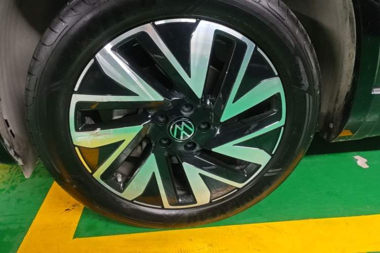 Used Volkswagen Tayron 2023 330TSI Two-Wheel-Drive R-Line High-Energy Version Left Front Wheel Hub