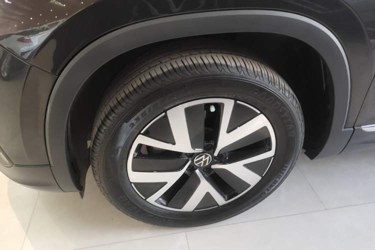 Used Volkswagen Tayron 2023 330TSI Two-Wheel-Drive Luxury Plus Advanced Version Left Front Wheel Hub