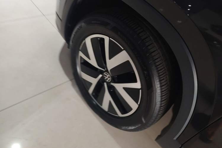 Used Volkswagen Tayron 2023 330TSI Two-Wheel-Drive Luxury Plus Advanced Version Left Front Wheel Hub