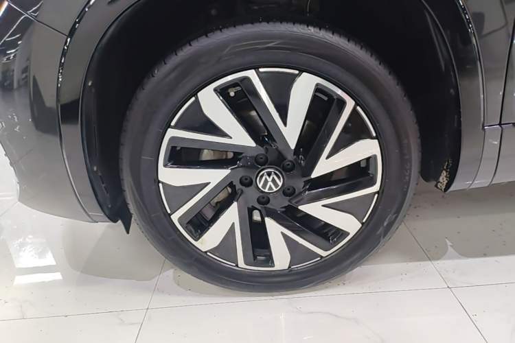 Used Volkswagen Tayron 2023 330TSI Two-Wheel-Drive R-Line High-Energy Version Left Front Wheel Hub