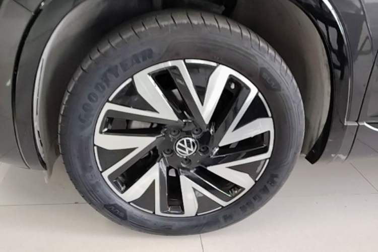 Used Volkswagen Tayron 2023 330TSI Two-Wheel-Drive R-Line High-Energy Version Left Front Wheel Hub