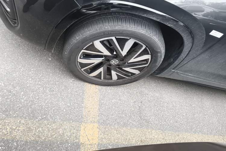 Used Volkswagen Tayron 2023 330TSI Two-Wheel-Drive R-Line High-Energy Version Left Front Wheel Hub