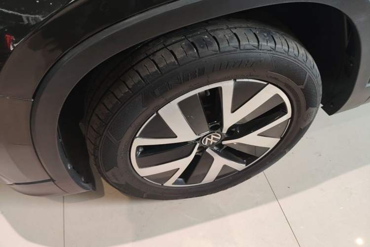 Used Volkswagen Tayron 2023 330TSI Two-Wheel-Drive Luxury Plus Advanced Version Left Front Wheel Hub