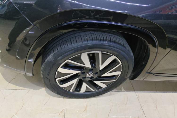 Used Volkswagen Tayron 2023 330TSI Two-Wheel-Drive R-Line High-Energy Version Left Front Wheel Hub