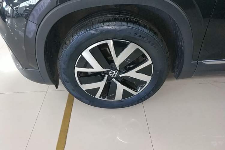 Used Volkswagen Tayron 2023 330TSI Two-Wheel-Drive Luxury Plus Advanced Version Left Front Wheel Hub
