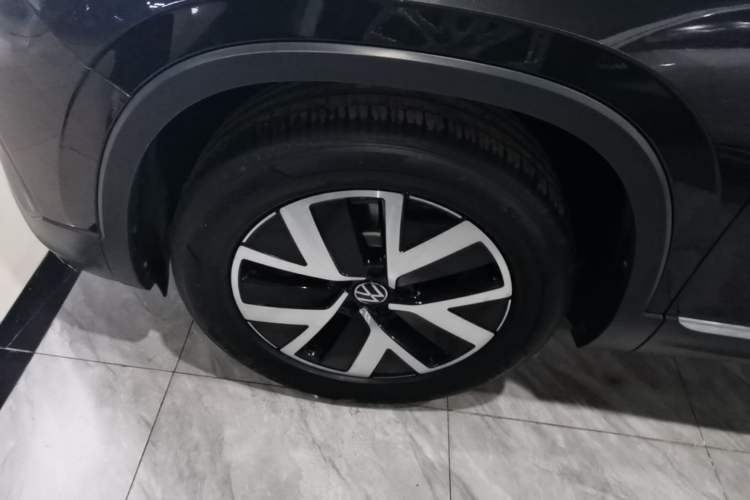Used Volkswagen Tayron 2023 330TSI Two-Wheel-Drive Luxury Plus Advanced Version Left Front Wheel Hub