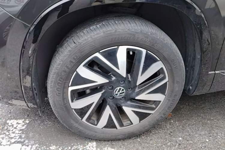 Used Volkswagen Tayron 2023 330TSI Two-Wheel-Drive R-Line High-Energy Version Left Front Wheel Hub