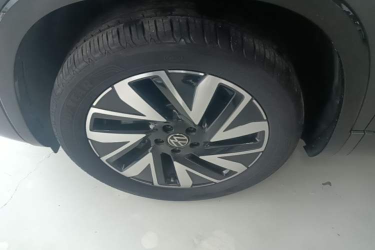 Used Volkswagen Tayron 2023 330TSI Two-Wheel-Drive R-Line High-Energy Version Left Front Wheel Hub