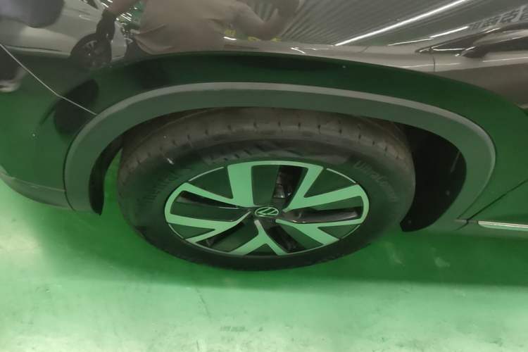 Used Volkswagen Tayron 2023 330TSI Two-Wheel-Drive Luxury Plus Advanced Version Left Front Wheel Hub