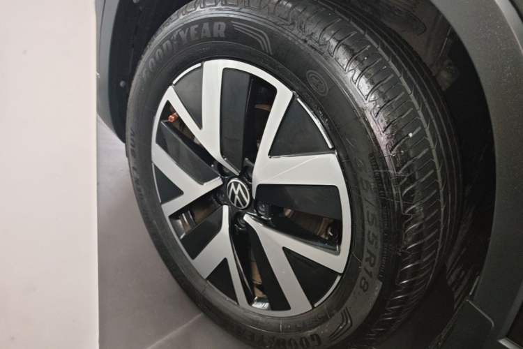 Used Volkswagen Tayron 2023 330TSI Two-Wheel-Drive Luxury Plus Advanced Version Left Front Wheel Hub