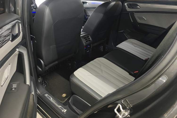Used Volkswagen Tayron 2023 380TSI Four-Wheel Drive R-Line Pro Smart Edition Left Rear Seat