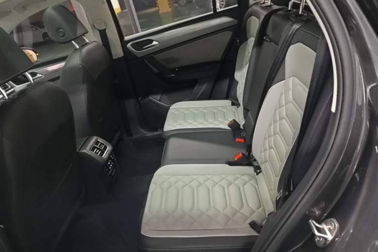 Used Volkswagen Tayron 2023 330TSI Two-Wheel-Drive R-Line High-Energy Version Left Rear Seat