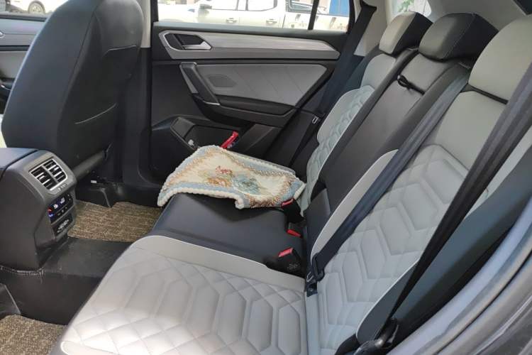 Used Volkswagen Tayron 2023 330TSI Two-Wheel-Drive R-Line High-Energy Version Left Rear Seat