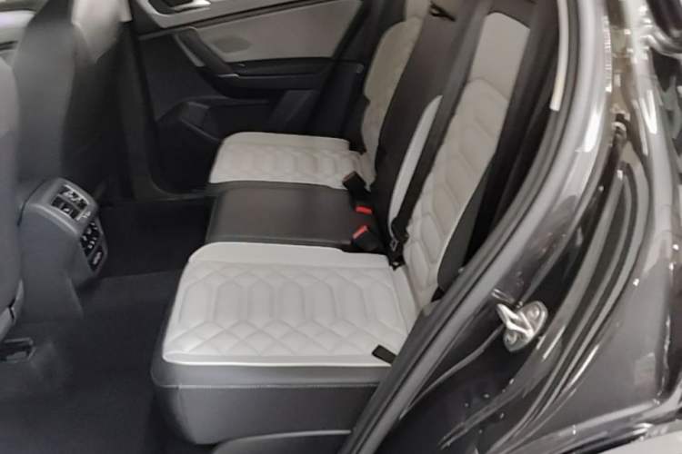 Used Volkswagen Tayron 2023 330TSI Two-Wheel-Drive R-Line High-Energy Version Left Rear Seat